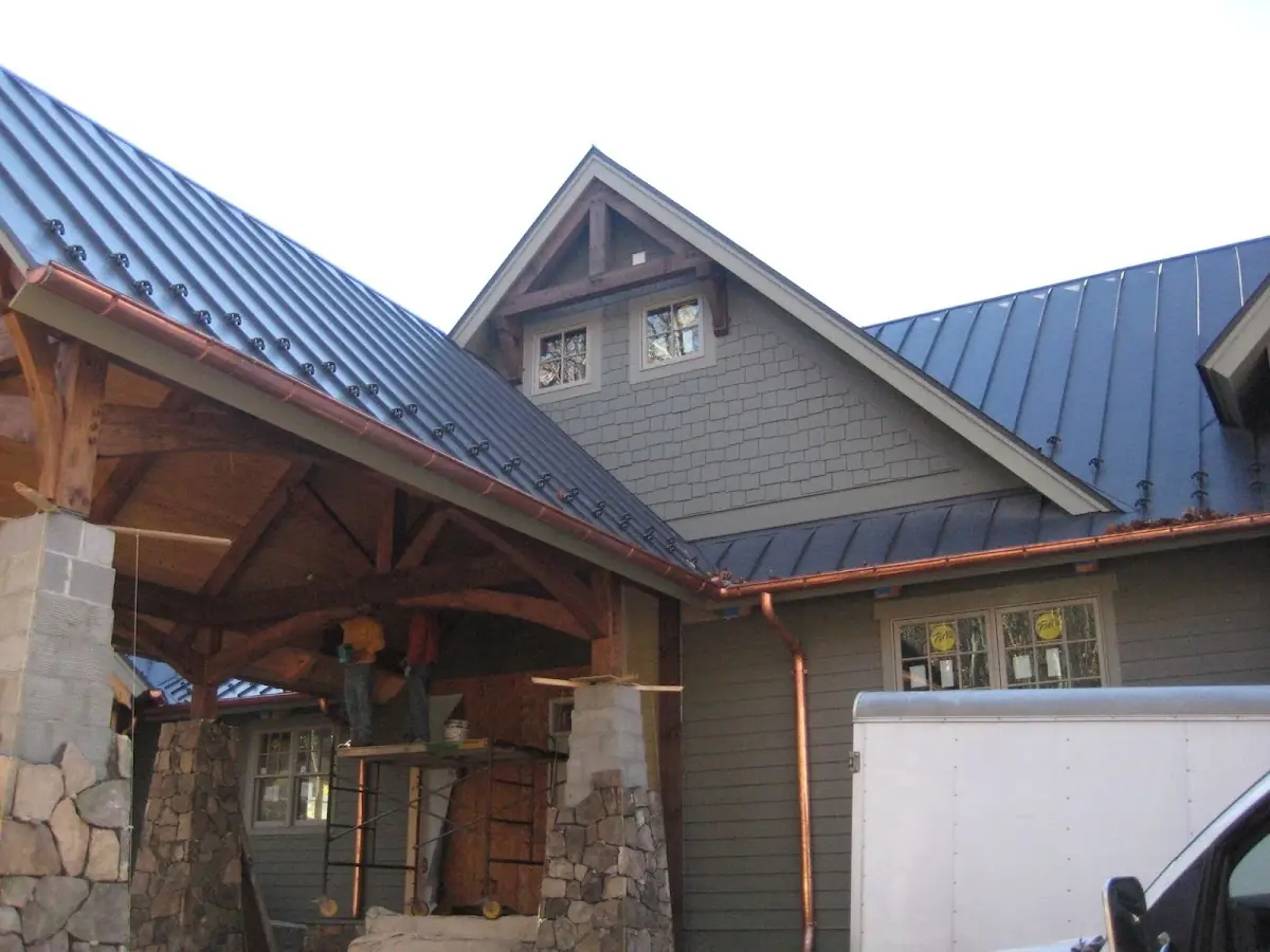 Craftsman Roofing team delivering quality roofing work in Grenoble